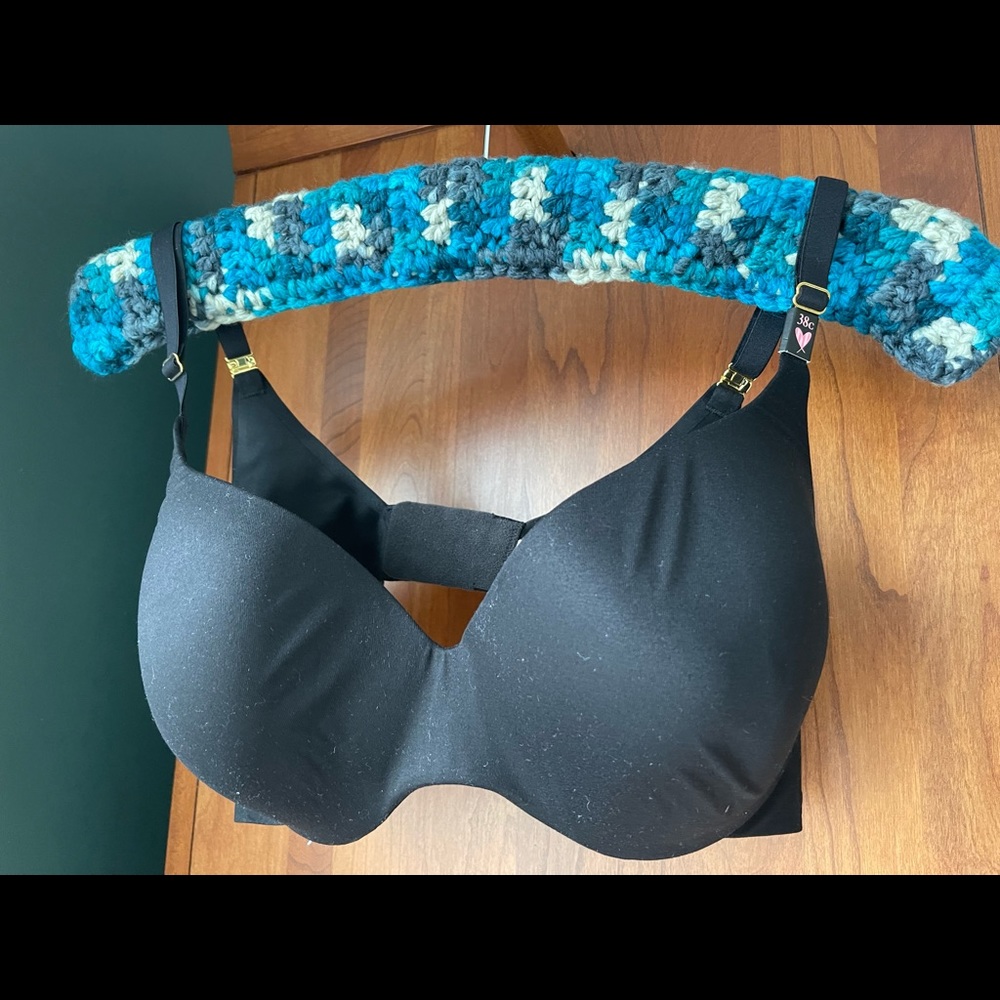 Victoria’s Secret, Black, underwire T-shirt bra, lightly lined. 38C. NEW!